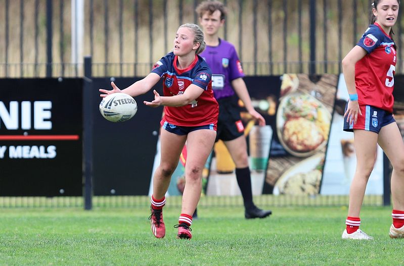 u16 Schoolgirls D1 RED v GOLD