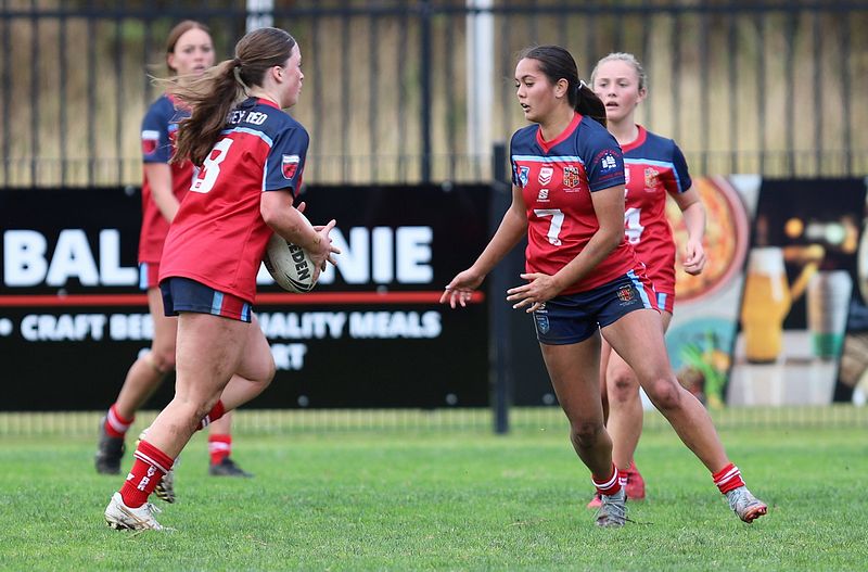 u16 Schoolgirls D1 RED v GOLD