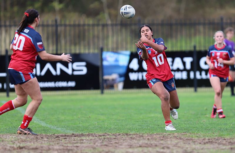 u16 Schoolgirls D1 RED v GOLD