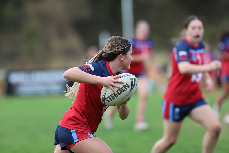 u16 Schoolgirls D1 RED v GOLD