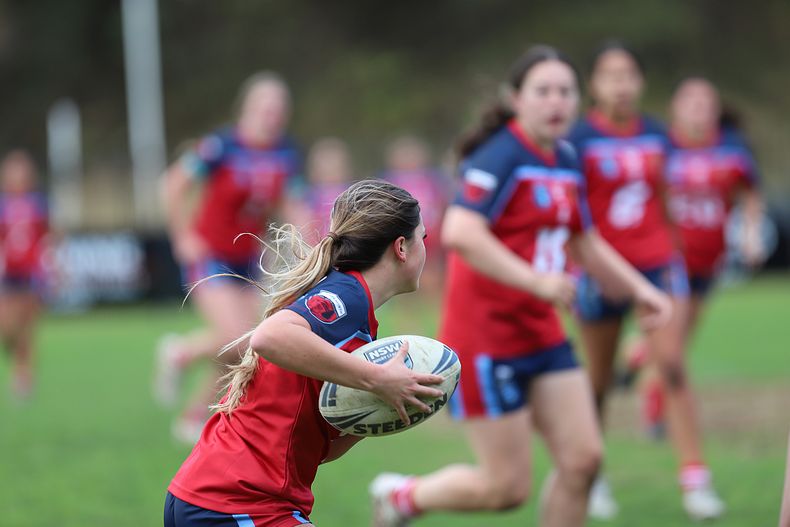 u16 Schoolgirls D1 RED v GOLD
