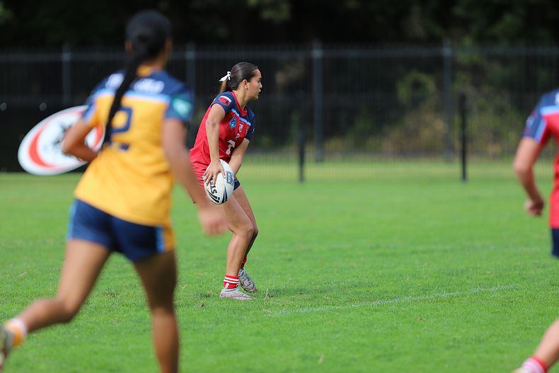 u16 Schoolgirls D1 RED v GOLD