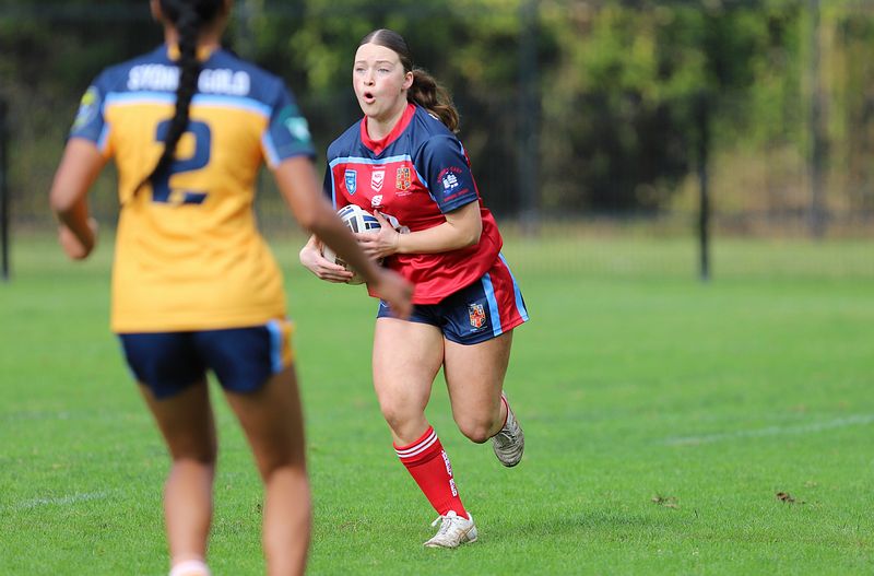u16 Schoolgirls D1 RED v GOLD