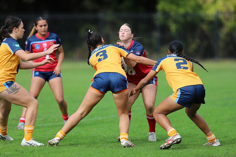 u16 Schoolgirls D1 RED v GOLD