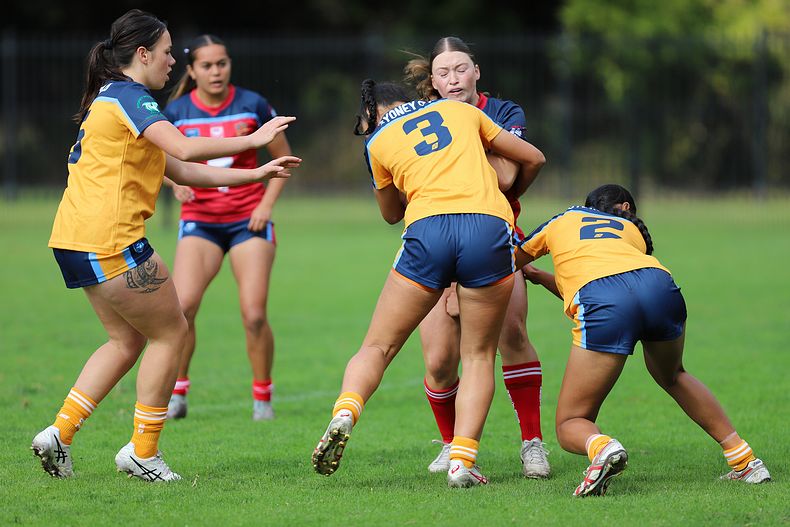 u16 Schoolgirls D1 RED v GOLD