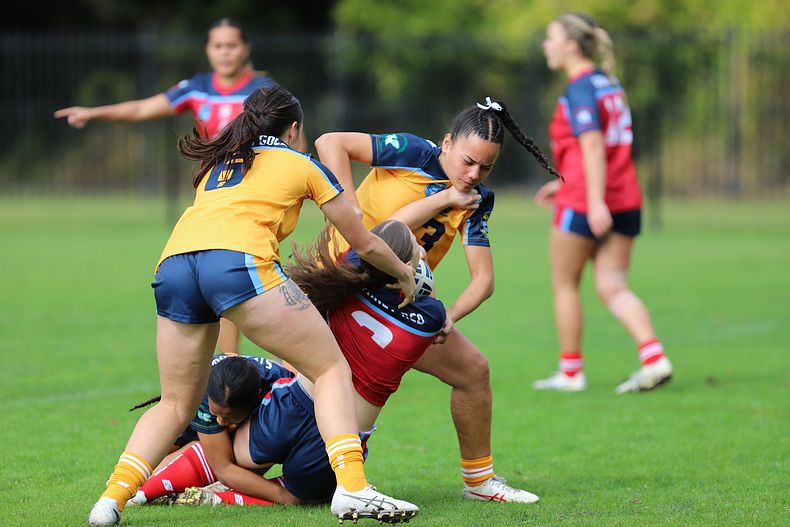 u16 Schoolgirls D1 RED v GOLD