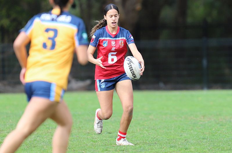 u16 Schoolgirls D1 RED v GOLD