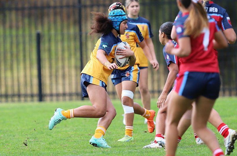u16 Schoolgirls D1 RED v GOLD