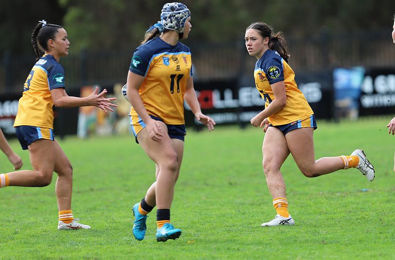 u16 Schoolgirls D1 RED v GOLD