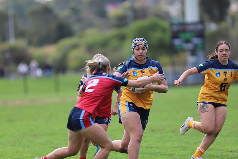 u16 Schoolgirls D1 RED v GOLD