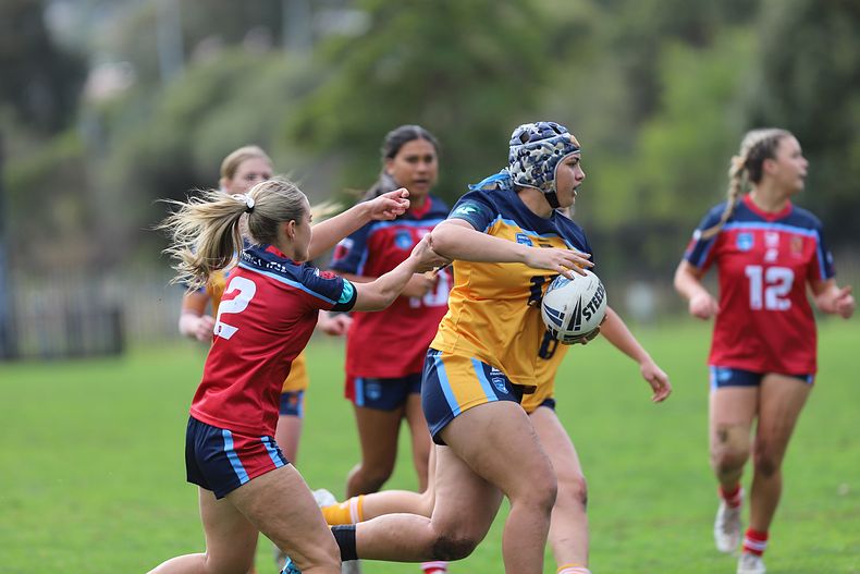 u16 Schoolgirls D1 RED v GOLD