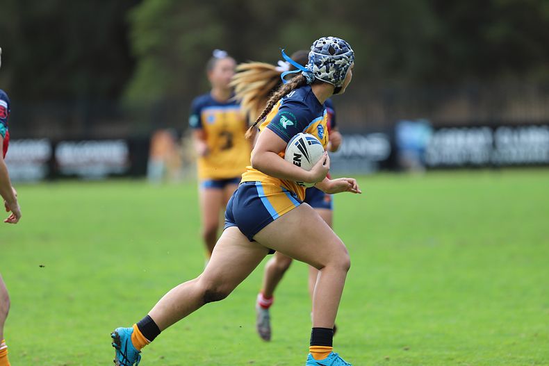u16 Schoolgirls D1 RED v GOLD