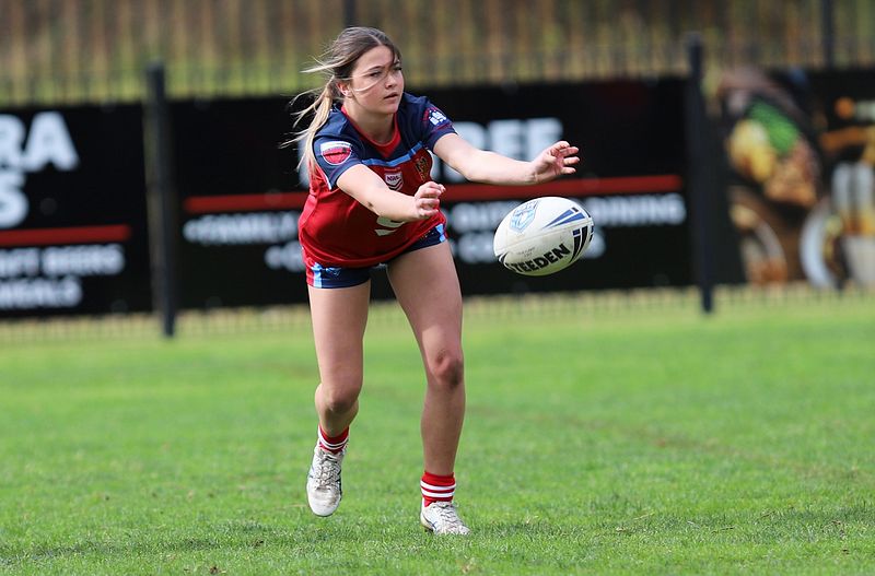 u16 Schoolgirls D1 RED v GOLD
