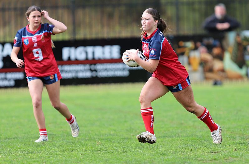 u16 Schoolgirls D1 RED v GOLD