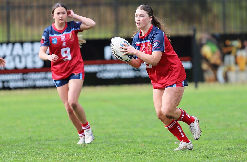 u16 Schoolgirls D1 RED v GOLD