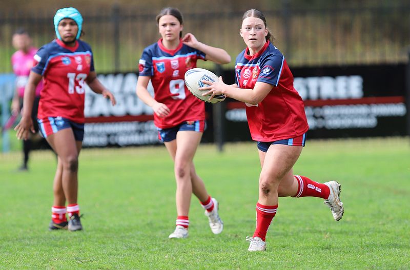 u16 Schoolgirls D1 RED v GOLD