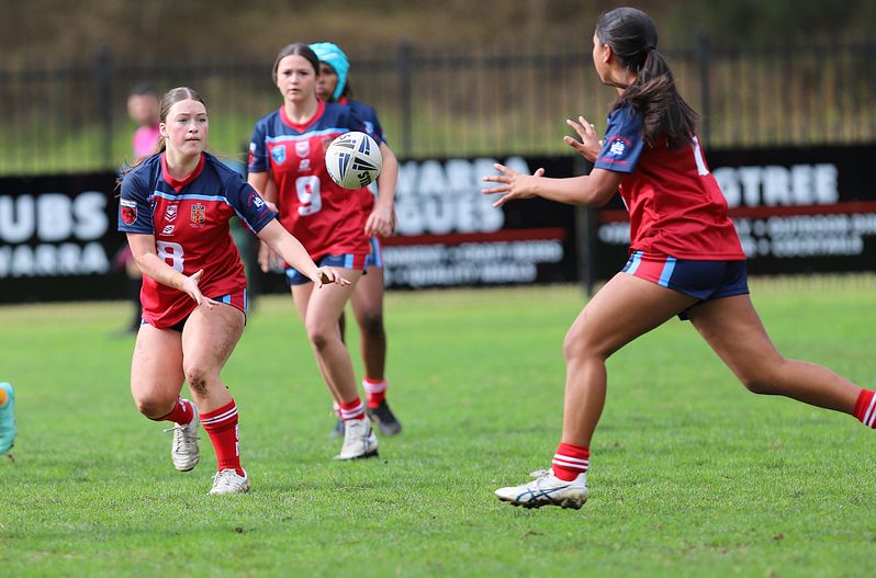 u16 Schoolgirls D1 RED v GOLD