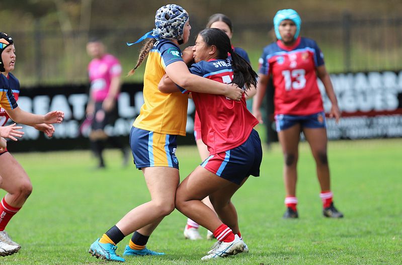 u16 Schoolgirls D1 RED v GOLD