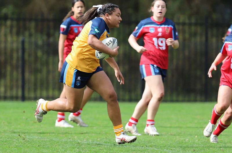 u16 Schoolgirls D1 RED v GOLD