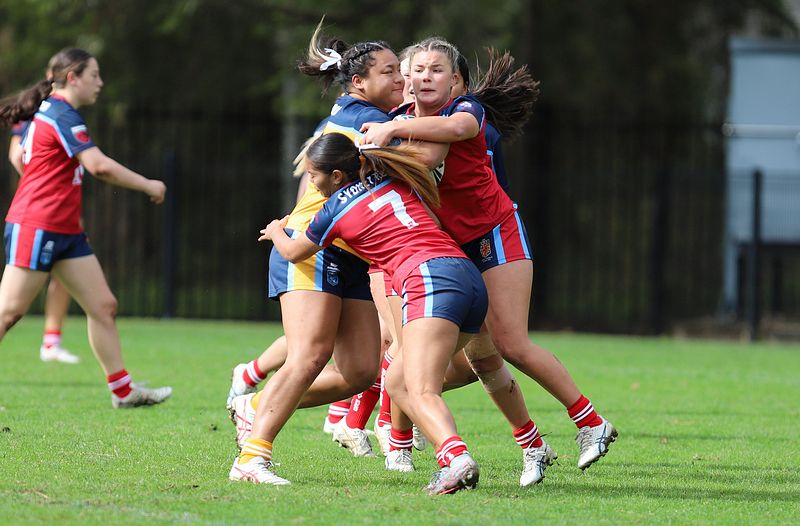 u16 Schoolgirls D1 RED v GOLD