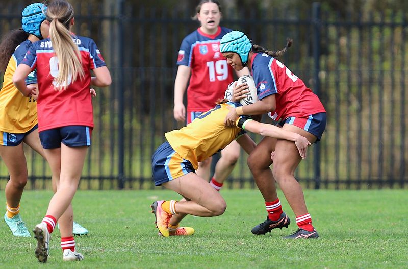 u16 Schoolgirls D1 RED v GOLD