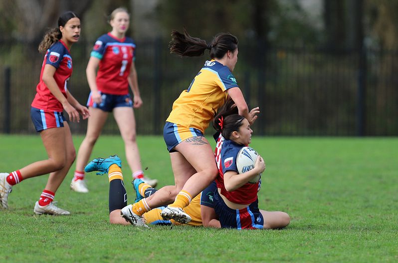u16 Schoolgirls D1 RED v GOLD