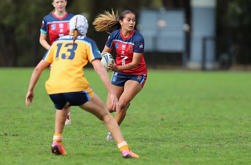 u16 Schoolgirls D1 RED v GOLD