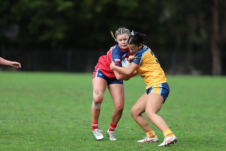 u16 Schoolgirls D1 RED v GOLD