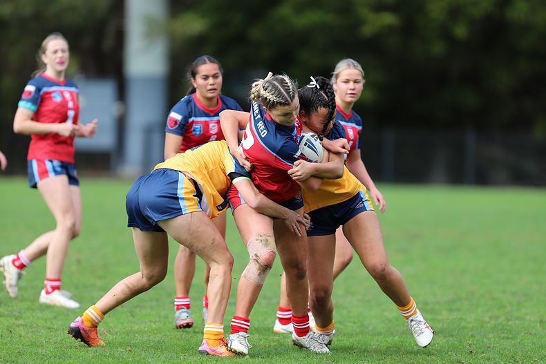 u16 Schoolgirls D1 RED v GOLD