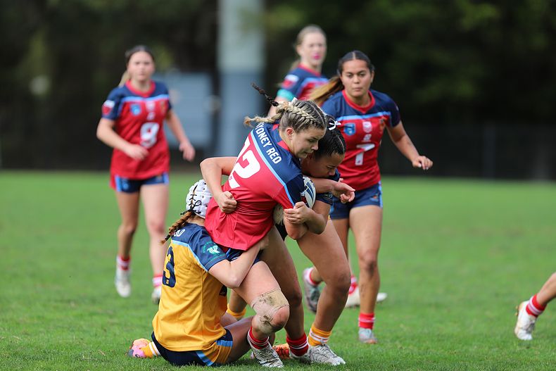 u16 Schoolgirls D1 RED v GOLD