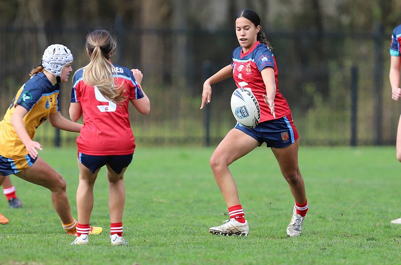 u16 Schoolgirls D1 RED v GOLD
