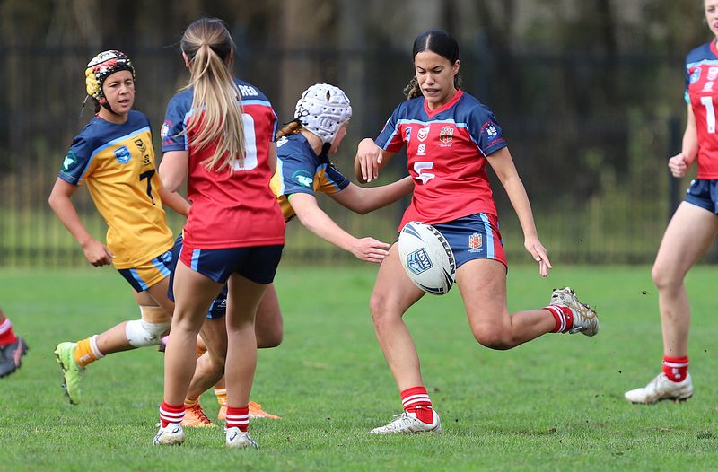 u16 Schoolgirls D1 RED v GOLD