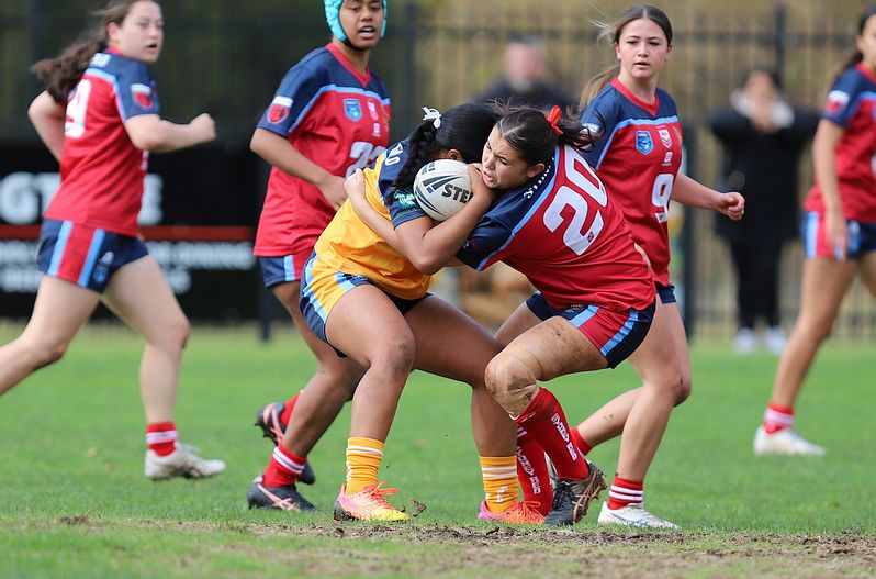 u16 Schoolgirls D1 RED v GOLD