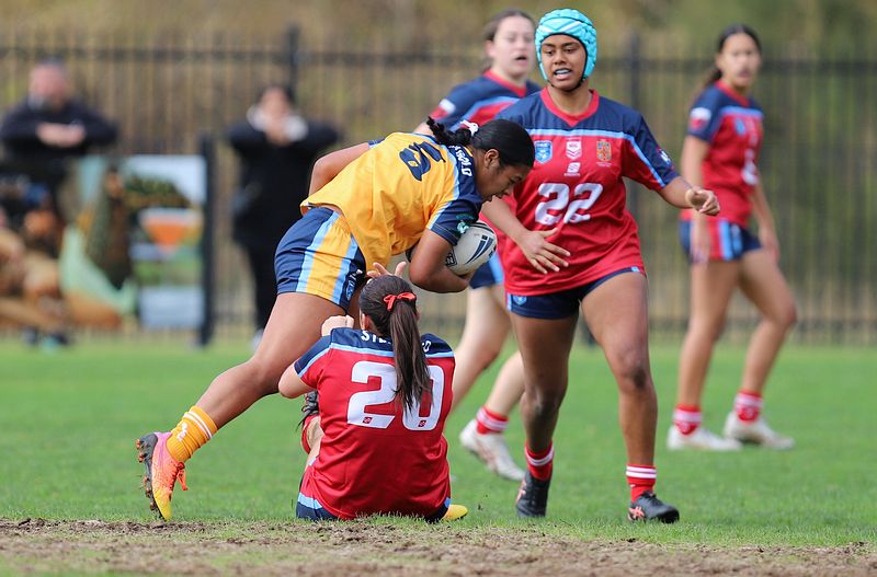 u16 Schoolgirls D1 RED v GOLD