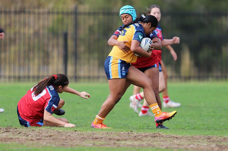 u16 Schoolgirls D1 RED v GOLD