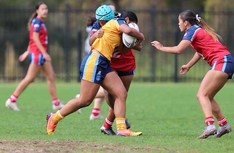 u16 Schoolgirls D1 RED v GOLD