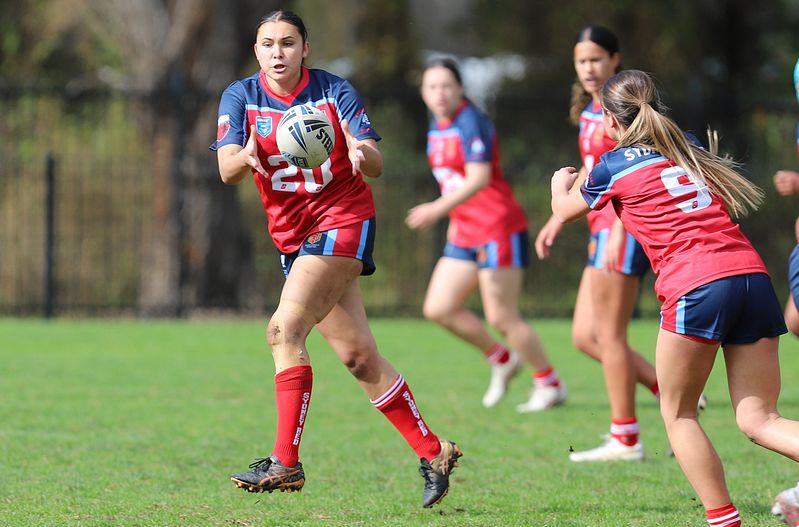 u16 Schoolgirls D1 RED v GOLD