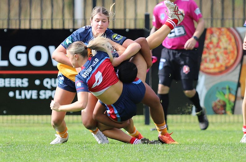 u16 Schoolgirls D1 RED v GOLD