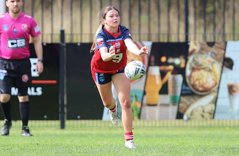 u16 Schoolgirls D1 RED v GOLD