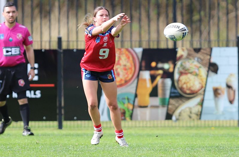 u16 Schoolgirls D1 RED v GOLD