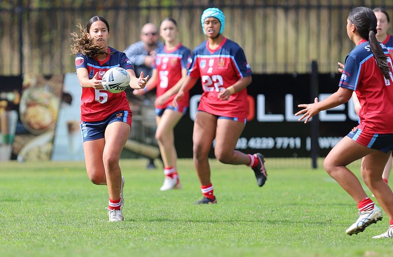 u16 Schoolgirls D1 RED v GOLD