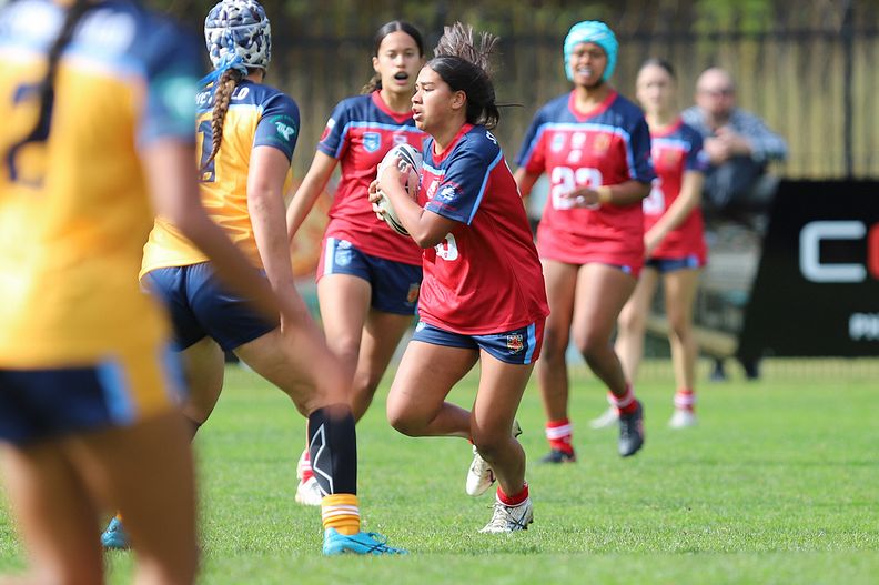 u16 Schoolgirls D1 RED v GOLD