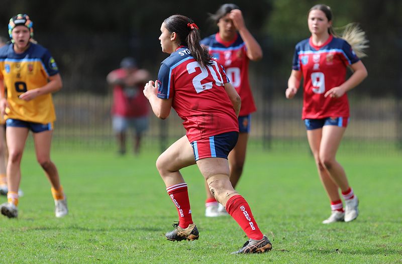 u16 Schoolgirls D1 RED v GOLD