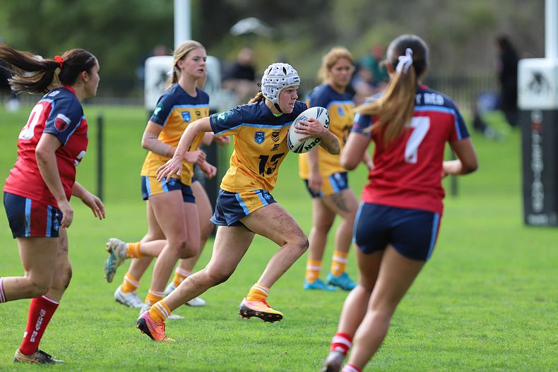 u16 Schoolgirls D1 RED v GOLD