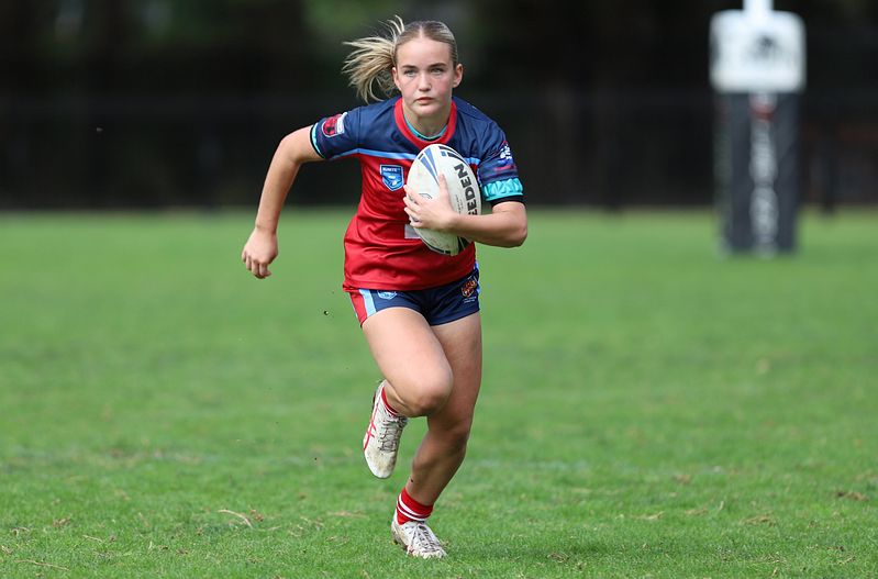 u16 Schoolgirls D1 RED v GOLD
