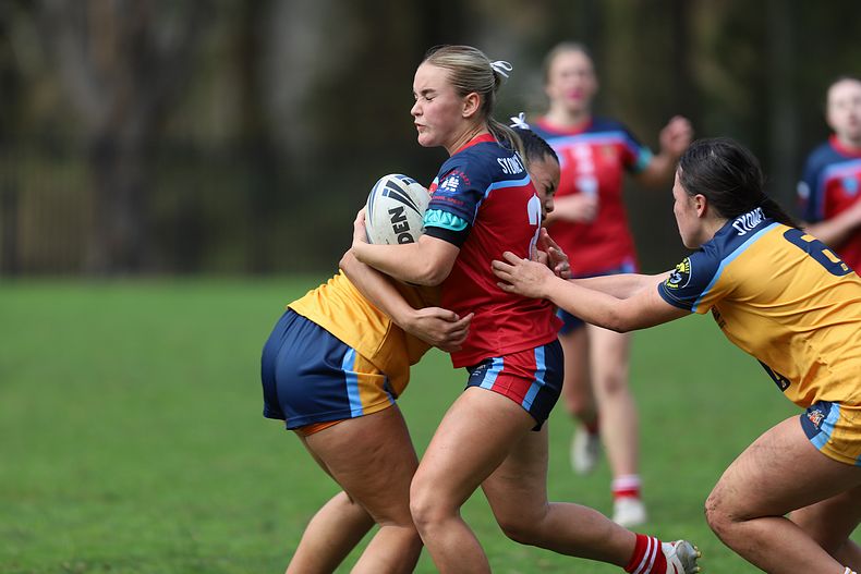 u16 Schoolgirls D1 RED v GOLD