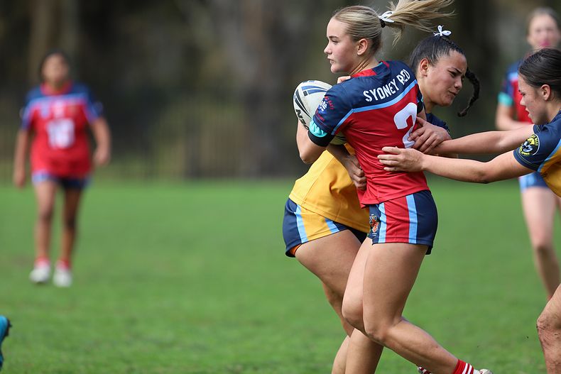 u16 Schoolgirls D1 RED v GOLD