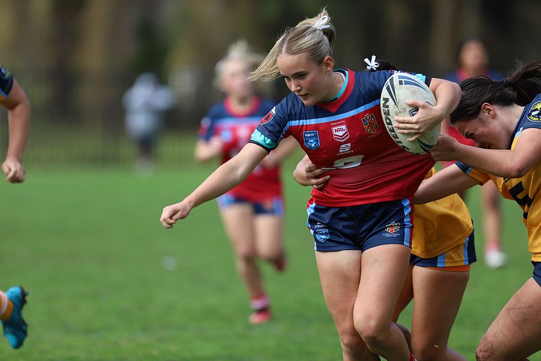 u16 Schoolgirls D1 RED v GOLD