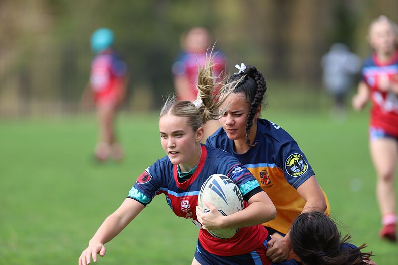 u16 Schoolgirls D1 RED v GOLD