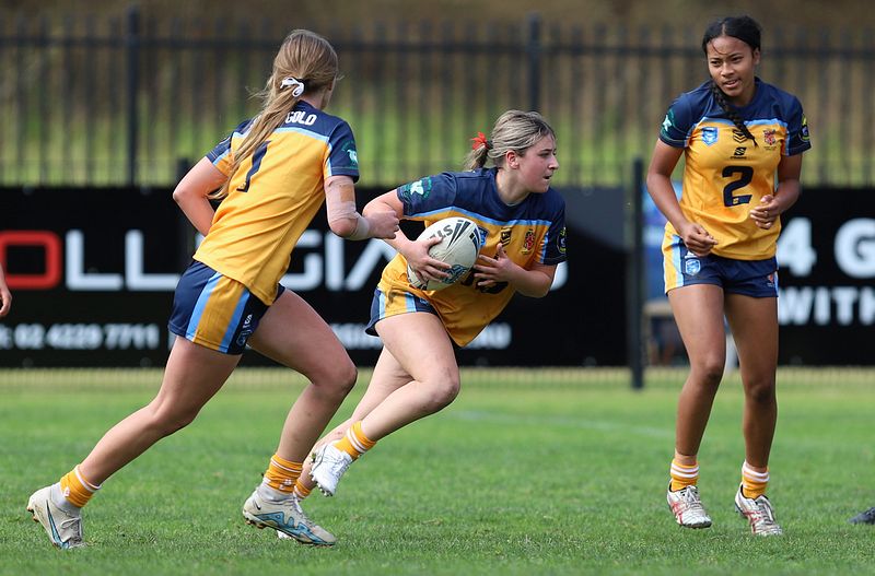 u16 Schoolgirls D1 RED v GOLD